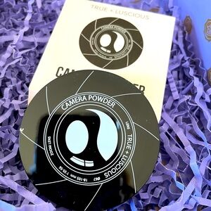 True + Luscious Camera Powder Invisible Setting Powder